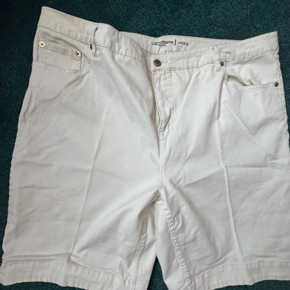 Liz Claiborne women’s tan twill Bermuda
Shorts